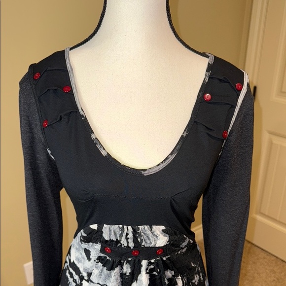 Dolcezza Black White Grey Long Sleeve Scoop Neck Tunic various fabric type artsy - Picture 3 of 14